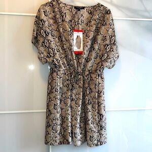 BNWT Beach cover up. Size med.
